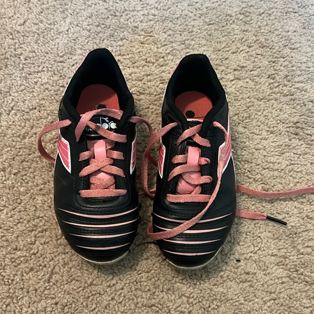 Diadora girls soccer cleats